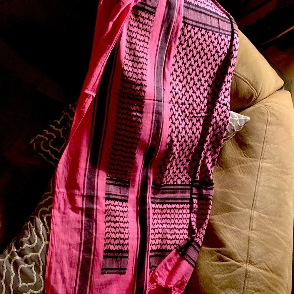 NWOT pink and black Plaid Blanket Scarf